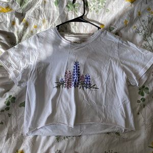 White cropped flower design tshirt